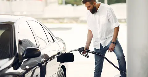 11 astuces pour consommer moins d'essence et faire de belles économies